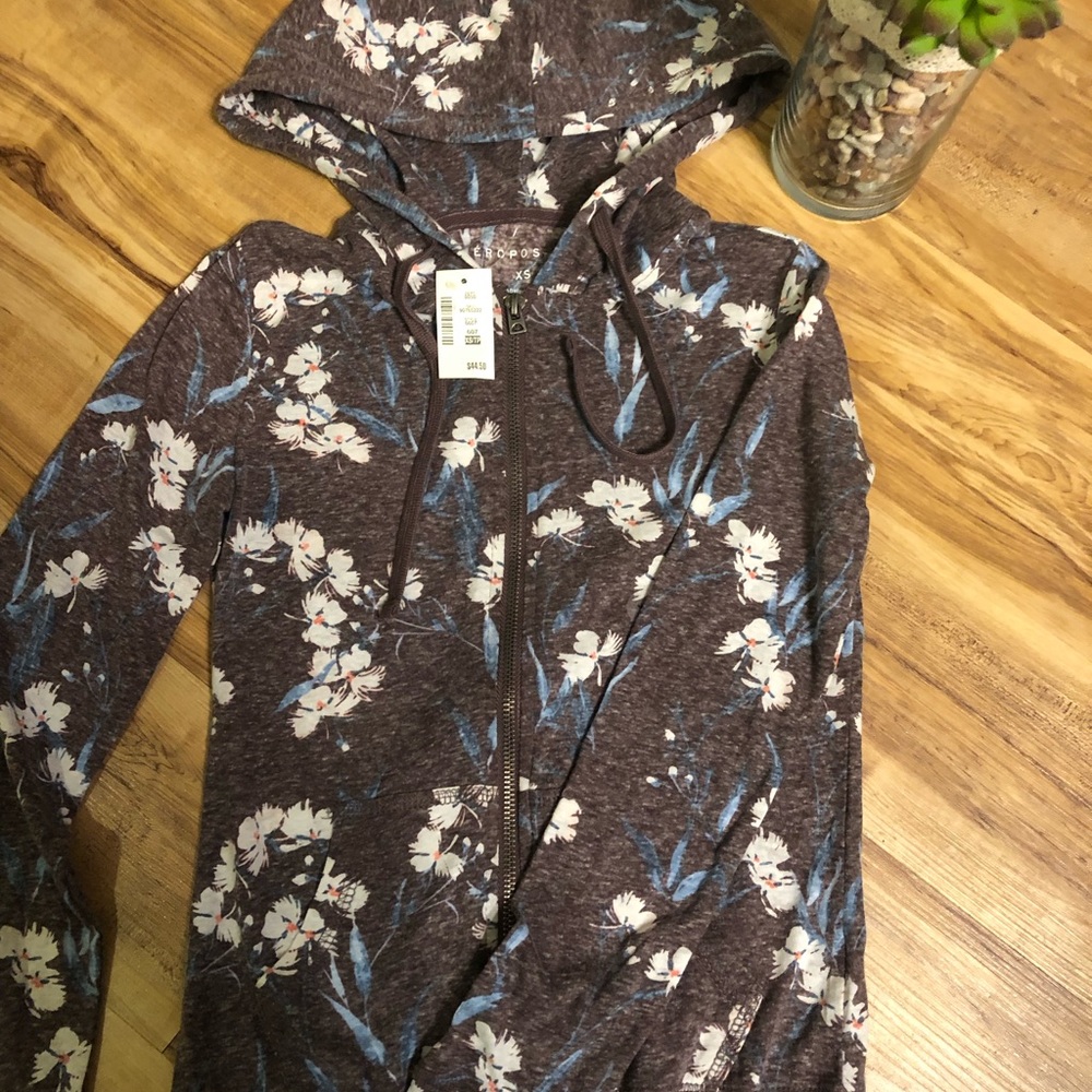 New With Tags. Aeropostale lightweight zip up!